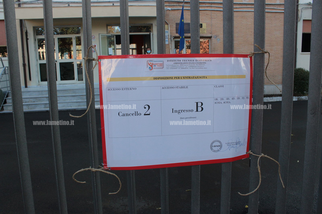 ingresso-scuola-inizio-24920200.jpg