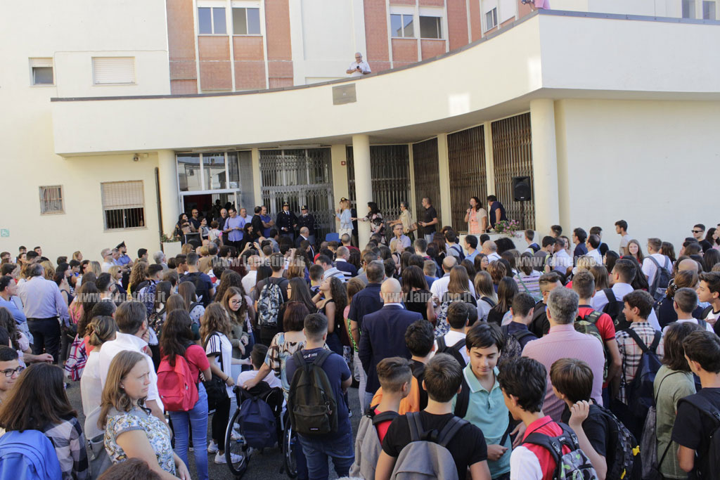 Lamezia, oggi il ritorno tra i banchi di scuola per migliaia di studenti - VIDEO 