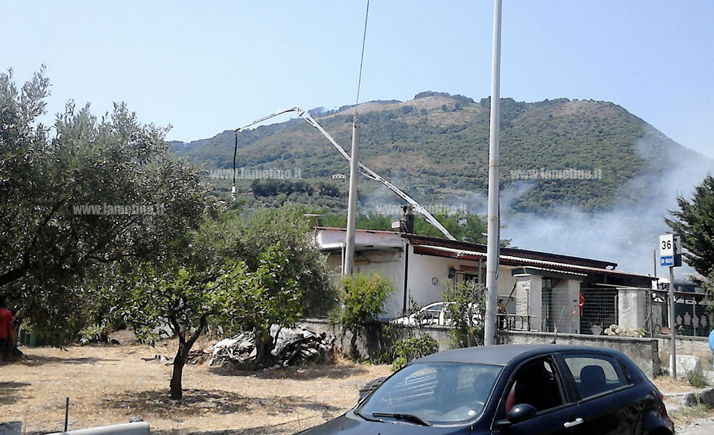 Emergenza incendi in Calabria, roghi anche a Lamezia