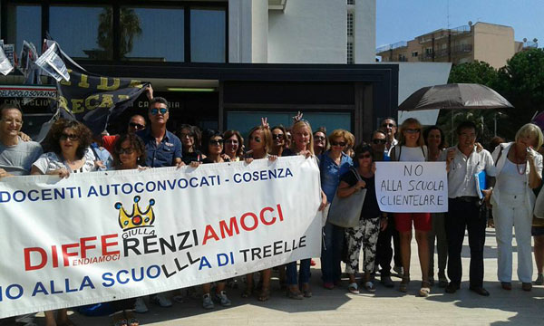 Insegnanti calabresi: continua protesta contro riforma della Scuola