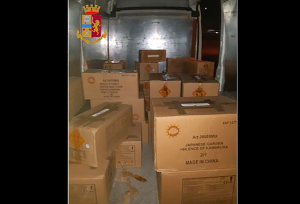 Lamezia, polizia sequestra 300 chili di materiale pirotecnico: denunciate due persone