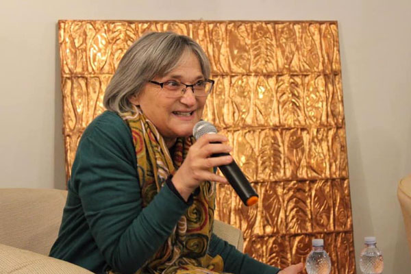 La blogger lametina Ippolita Luzzo a Catanzaro e Gizzeria per presentare la raccolta “Pezzi”