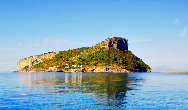 L’Isola Dino torna a Comune di Praia a Mare