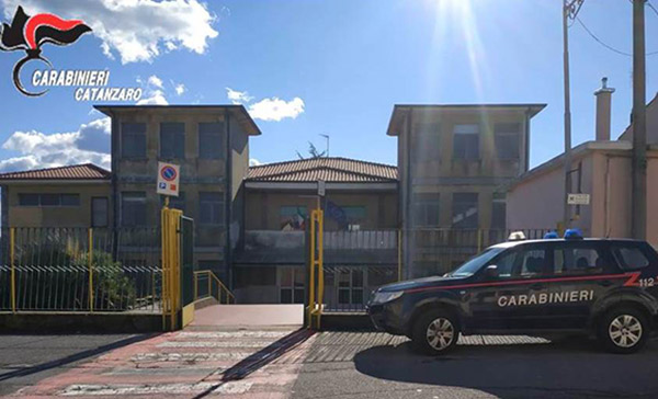 Carenze igienico-sanitarie in mensa istituto a Cortale, intervengono i Nas