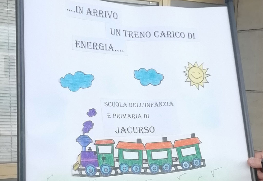 Lamezia, scuola dell'infanzia e primaria di Jacurso in visita al "Treno Verde"