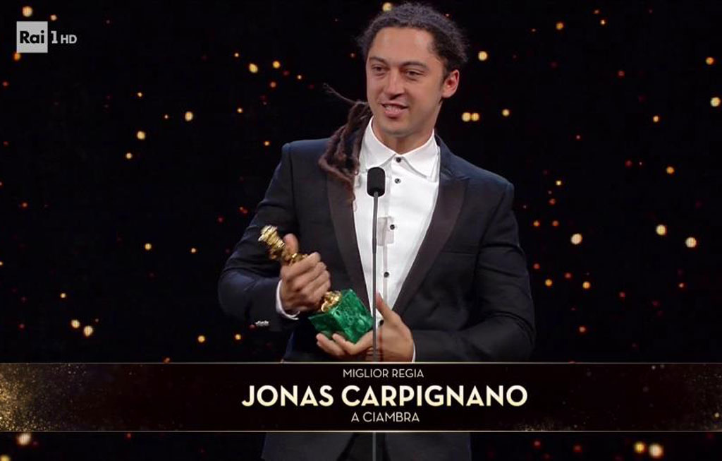 David 2018 per la miglior regia a Jonas Carpignano con "A Ciambra" girato a Gioia Tauro. Il miglior film è 'Ammore e malavita'