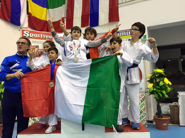 Karate: 1 oro, 2 argenti e 4 bronzi per i piccoli atleti lametini ai Campionati del Mondo per Club