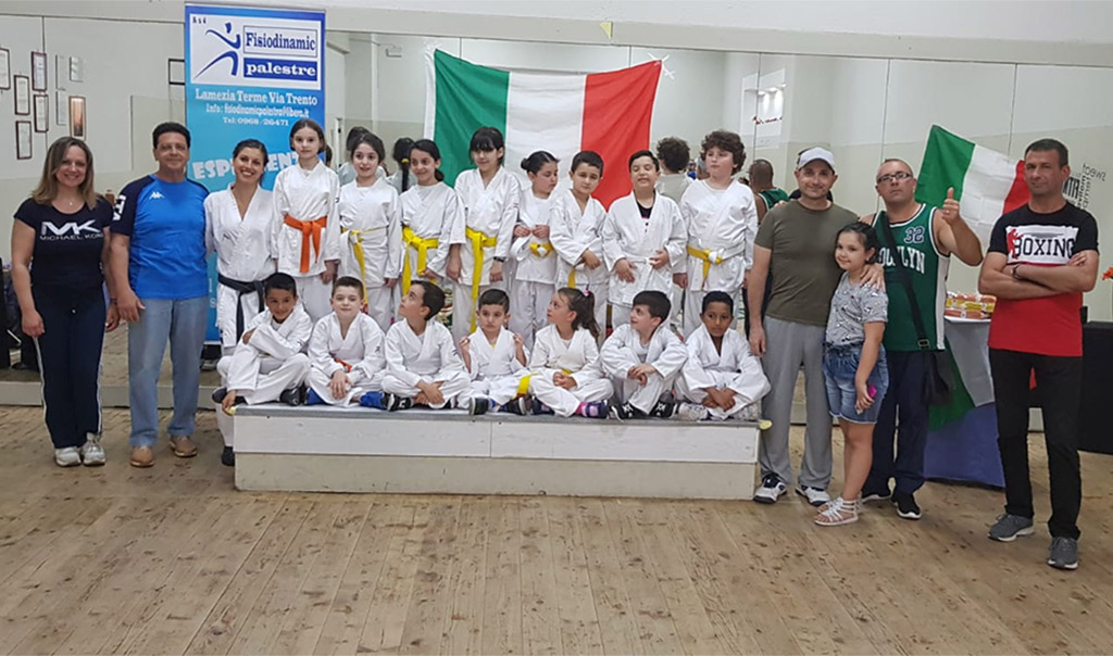 Lamezia, Karate: cambio di cinture colorate per i piccoli allievi dell'Asd Fisiodinamic