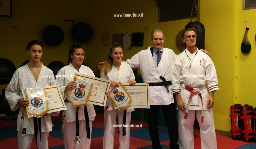 Lamezia: Mascaro premia tre giovani karateka lametini