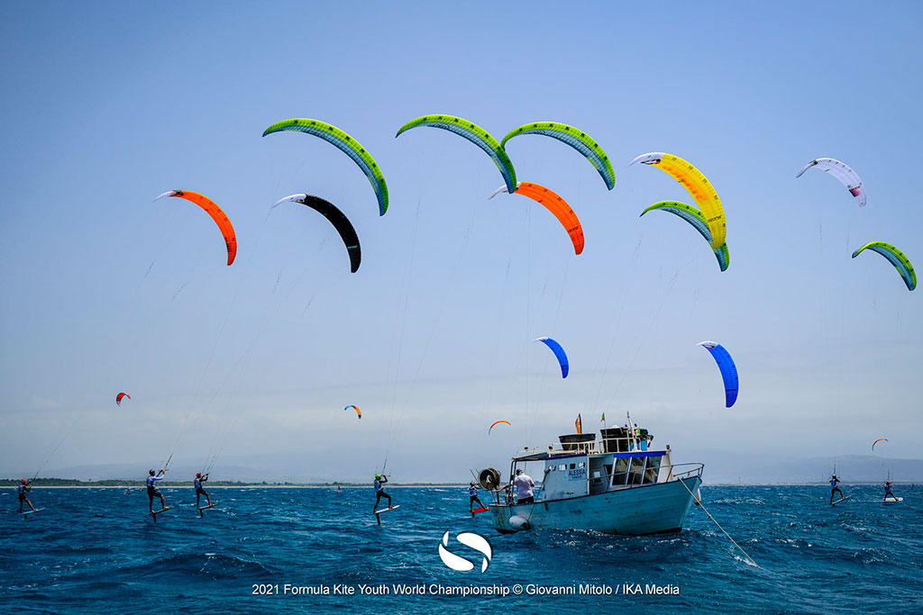 Seconda giornata di regate di formula Kite u19 e A’S Youth Individual World Championship a Gizzeria
