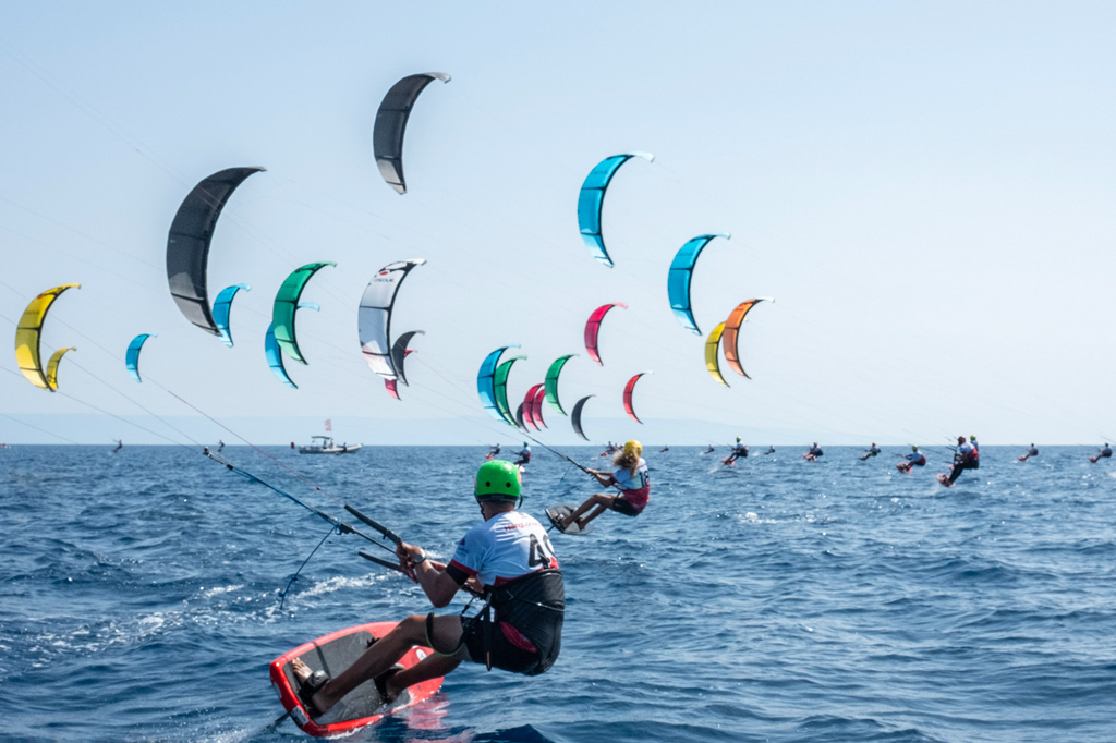 Mondiali Kitesurf a Gizzeria, per il terzo giorno di fila in testa Gianandrea Stragiotti