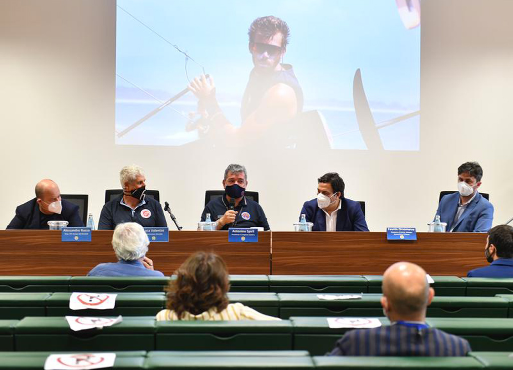 Presentati Mondiali kite surf dal 7 al 18 luglio, in arrivo 180 atleti a Gizzeria Lido: "La Calabria riparte" - VIDEO 