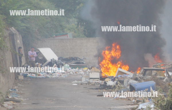 l_incendio-sviluppato-all_ingresso-scordovillo-ok.jpg
