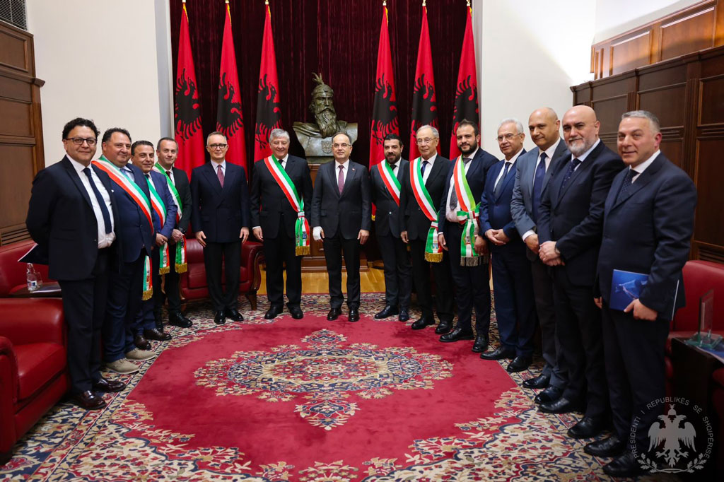 la-delegazione-arbereshe-ricevuta-dal-Presidente-della-Repubblica-di-Albania_048b1.jpg