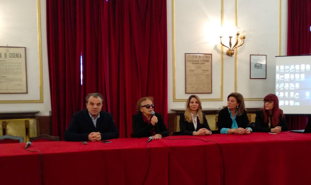 Presentati al Teatro Rendano risultati studio su anoressia e bulimia nelle scuole medie di Cosenza: "Il 42% è a rischio"