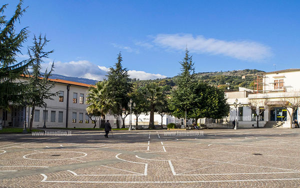 Lamezia, festa San Francesco di Paola e concerti 1 e 2 giugno in piazza 5 dicembre: vietata vendita per asporto di bevande alcoliche  