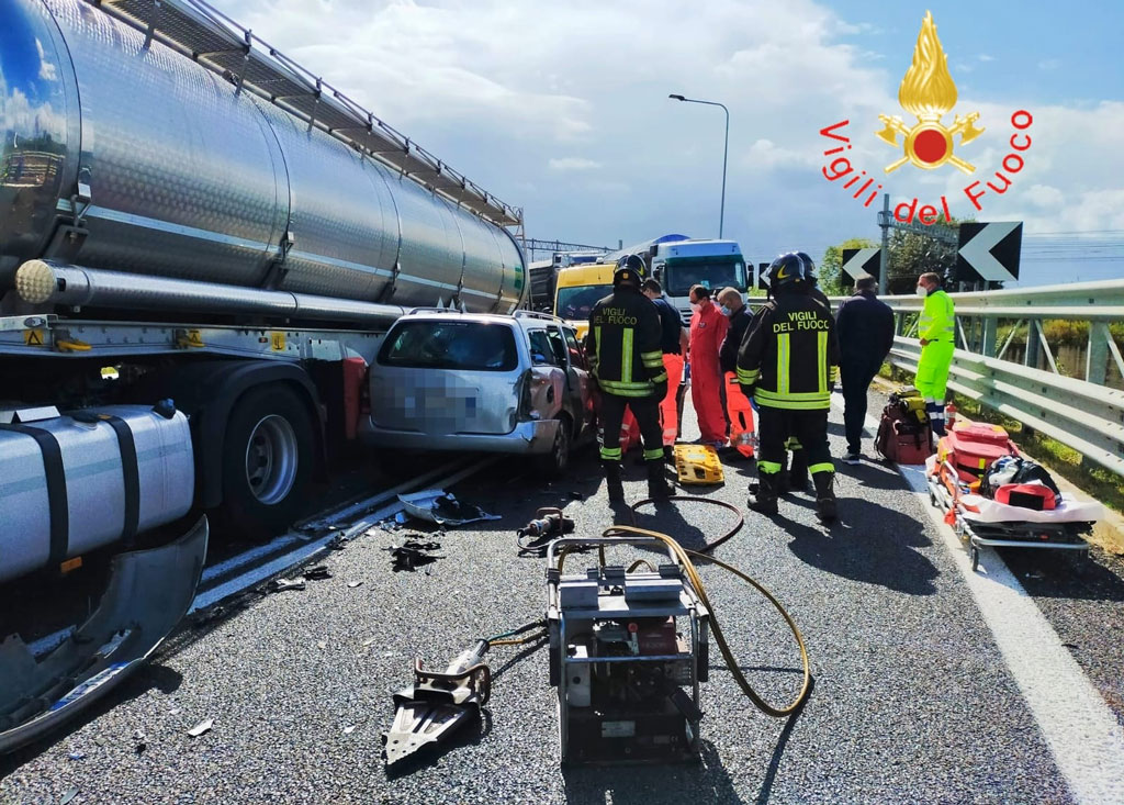 Lamezia, incidente allo svincolo dell'A2: due feriti, interviene elisoccorso