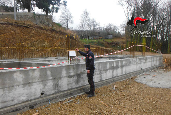 Lamezia, sequestrata struttura abusiva in cemento armato in località Santa Maria: denunciati proprietario e tecnico progettista