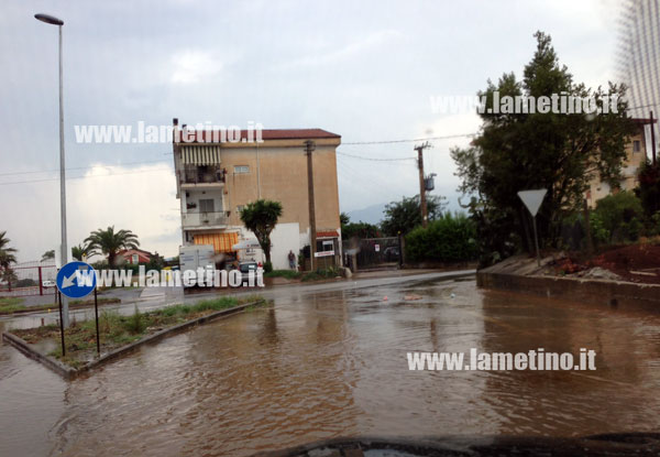 lamezia-allagamento-via-murat-agosto-2013.jpg