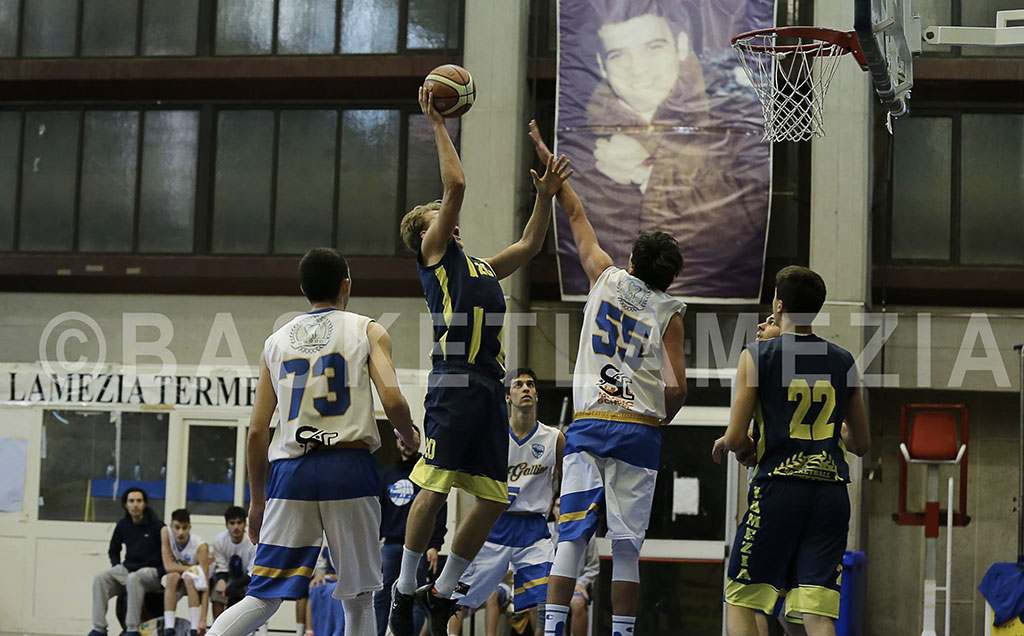 Basket Lamezia sconfitta al PalaLumaka dal Val Gallico