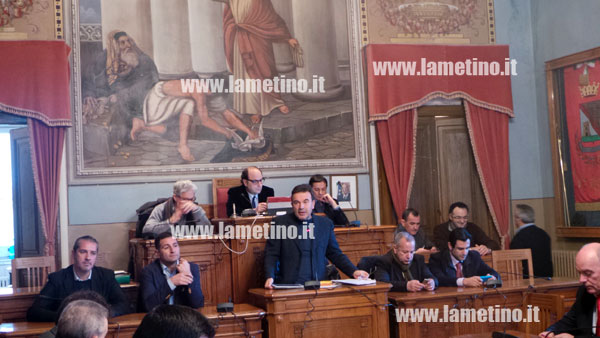 Lamezia: Sindaco in consiglio chiede approvazione consuntivo 2013 in vista giudizio 9 aprile