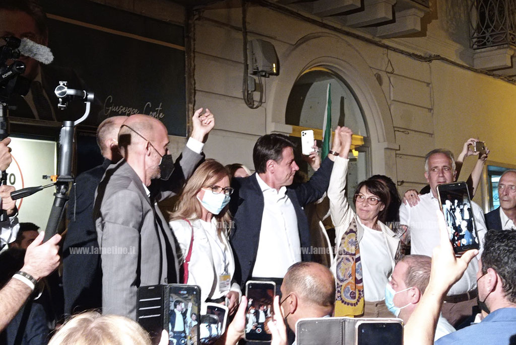 Regionali, bagno di folla anche a Lamezia per l'arrivo di Giuseppe Conte: “Con la Bruni cambieremo la Calabria” - VIDEO