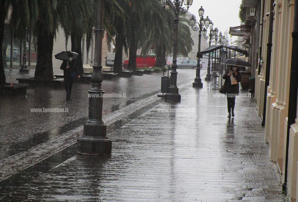 Continua ondata di maltempo sulla Calabria con temporali e forti venti 