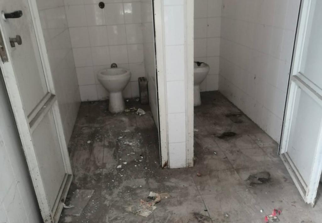 Associazione "Lamezia maltrattata" su degrado bagni pubblici area mercatale via Misiani   