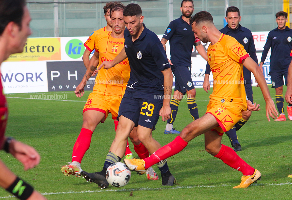 Sofferta vittoria al fotofinish per l'Fc Lamezia Terme contro il Messina. Gialloblù a -1 dalla vetta