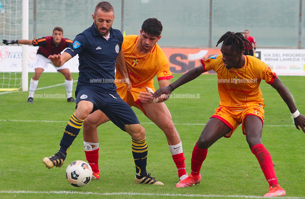 Dopo il posticipo odierno, vetta distante 4 punti per l'Fc Lamezia Terme