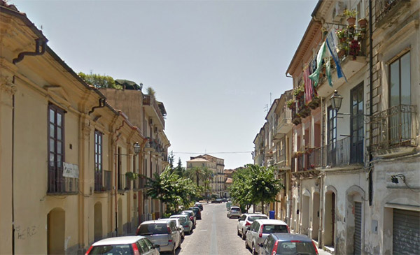 Lamezia, divieto di sosta in via Garibaldi con rimozione forzata per 30 giorni
