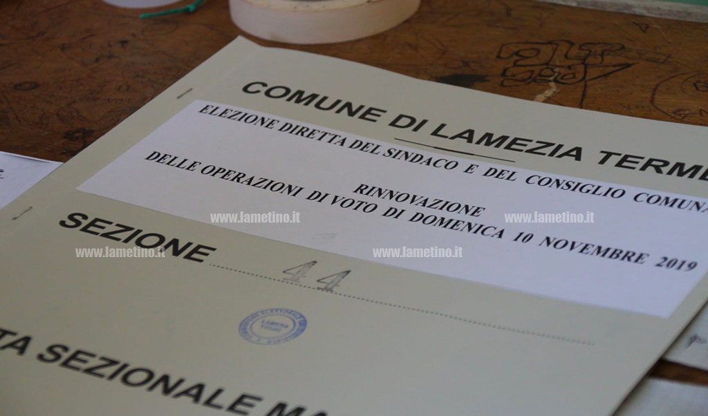 Lamezia, al voto per le comunali nelle quattro sezioni: alle ore 23 affluenza del 34,41%