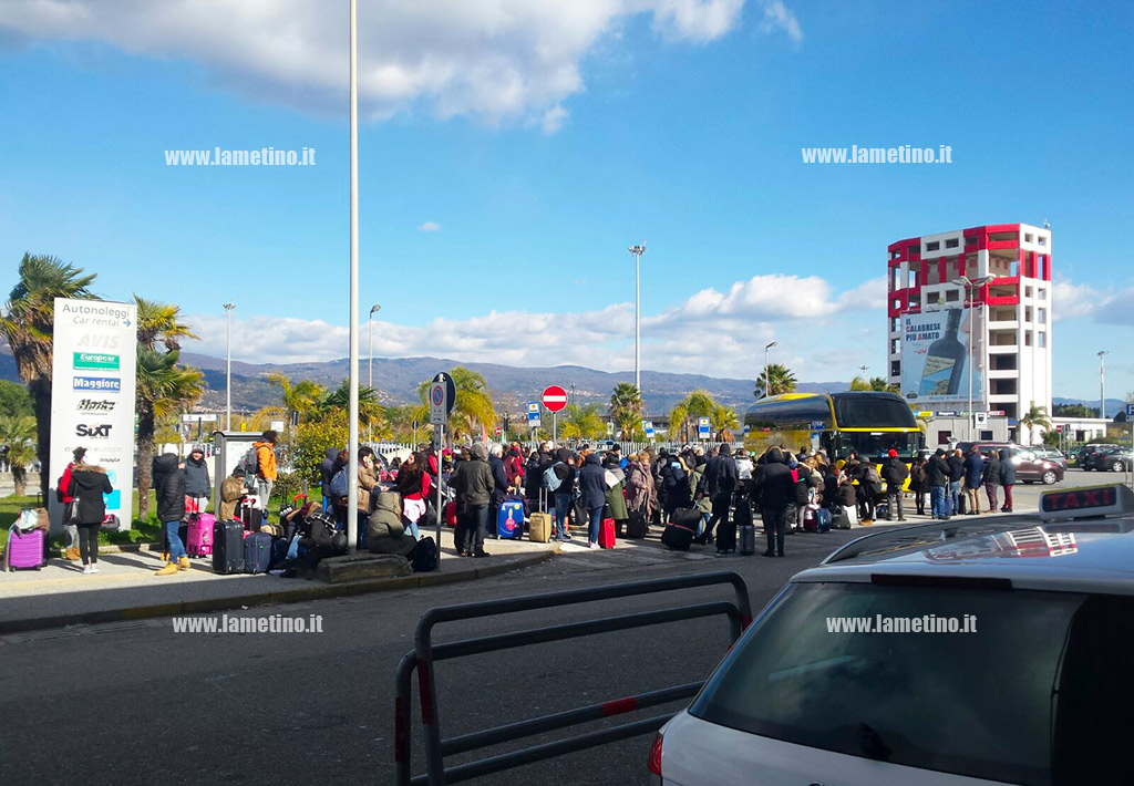 Maltempo: voli per Bari e Brindisi dirottati all’aeroporto di Lamezia