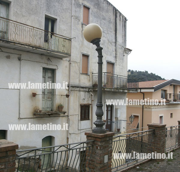 lampione-via-sapri.jpg