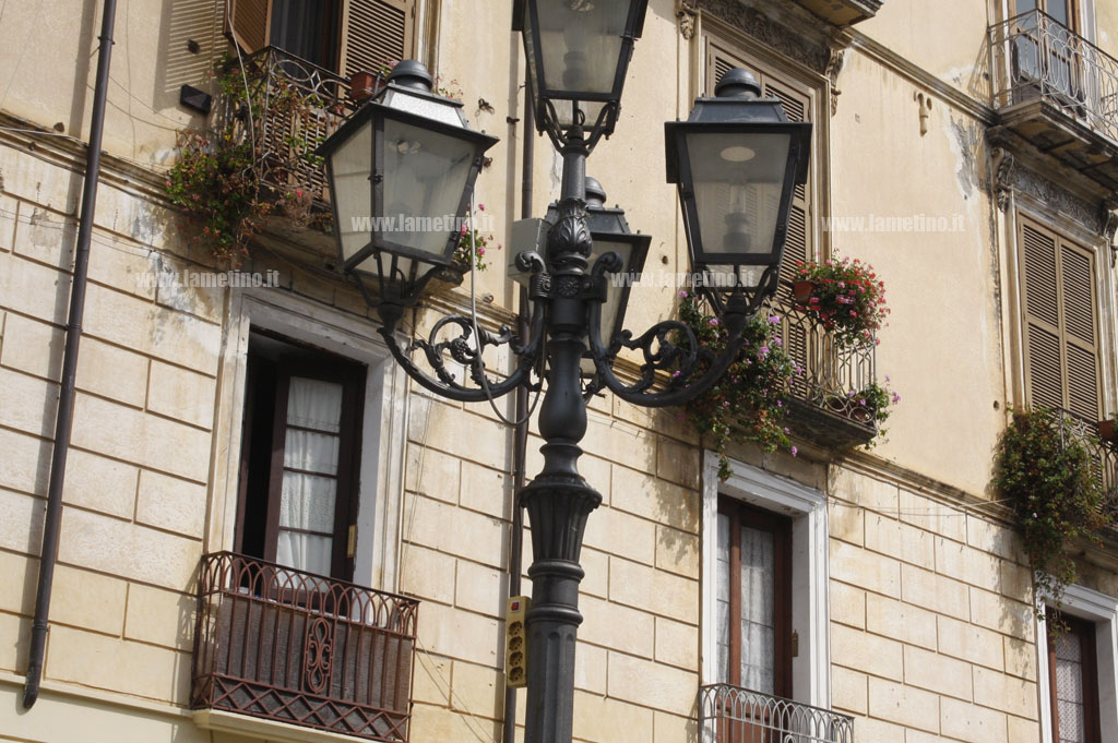 lampioni-corso-Numistrano3.jpg