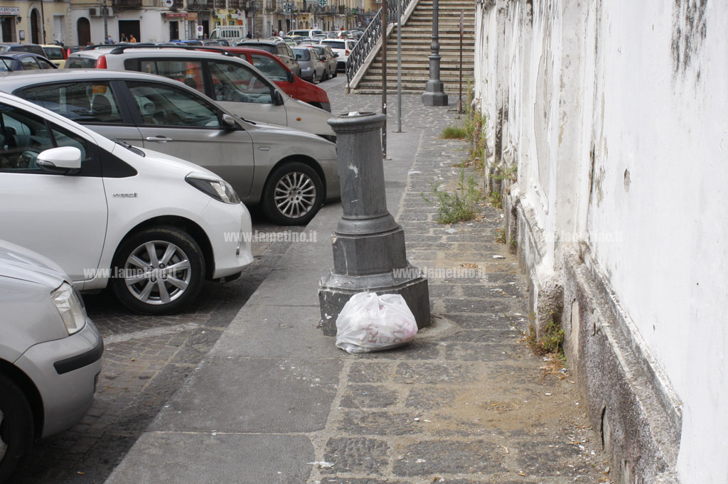 Lamezia: lampioni “decapitati” tra piazza Stocco e corso Numistrano