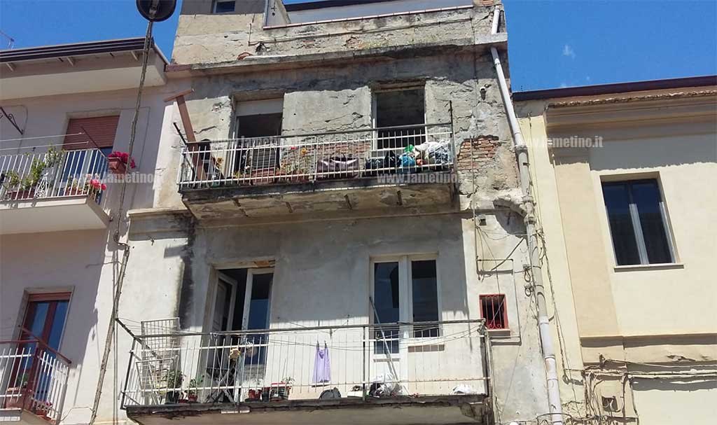lancio-finestra-via-sarno-2.jpg