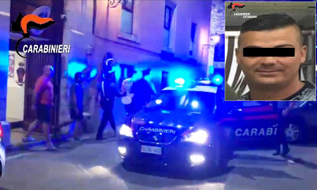Sorpreso a cena con i familiari, tenta la fuga: arrestato latitante calabrese Riitano a Messina - VIDEO