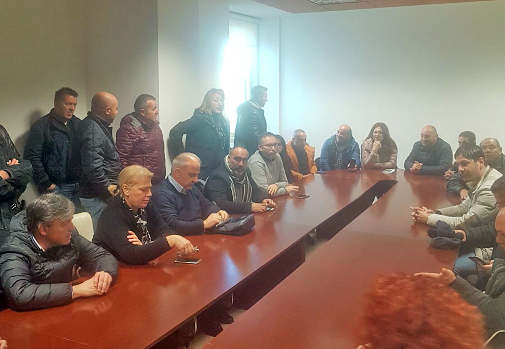 Lavoratori ex percettori ammortizzatori occupano secondo piano Cittadella: “Chiediamo pagamenti arretrati”