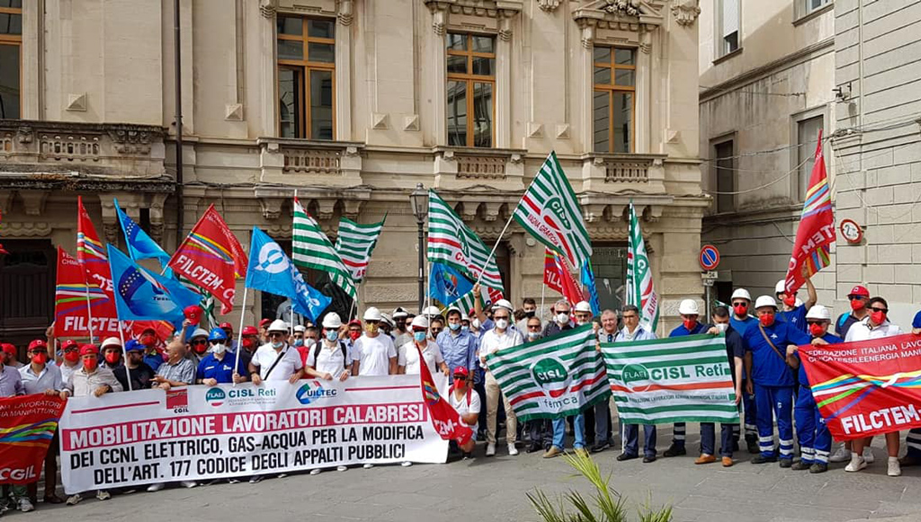 Sit-in di protesta dei lavoratori elettrici e gasisti: "1.800 posti a rischio"