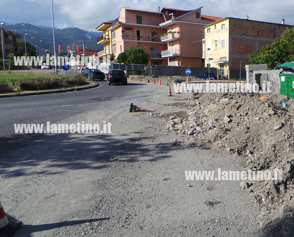 Lamezia: Lavori per allacci alla rete fognaria vicino rotatoria via Scarpino
