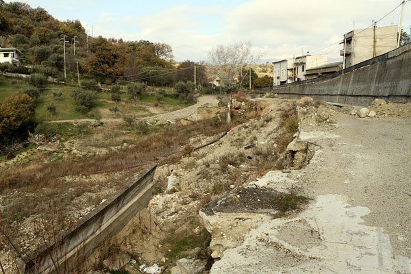 Calabria: Consegnati lavori per ripristino Sp 11 Simeri-Zagarise dopo frana 2010
