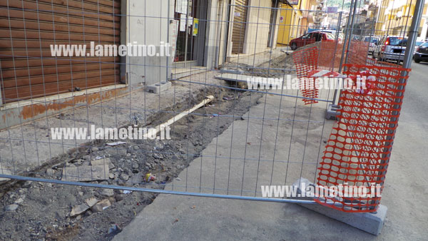 lavori-via-adda-scavi-transenne.jpg