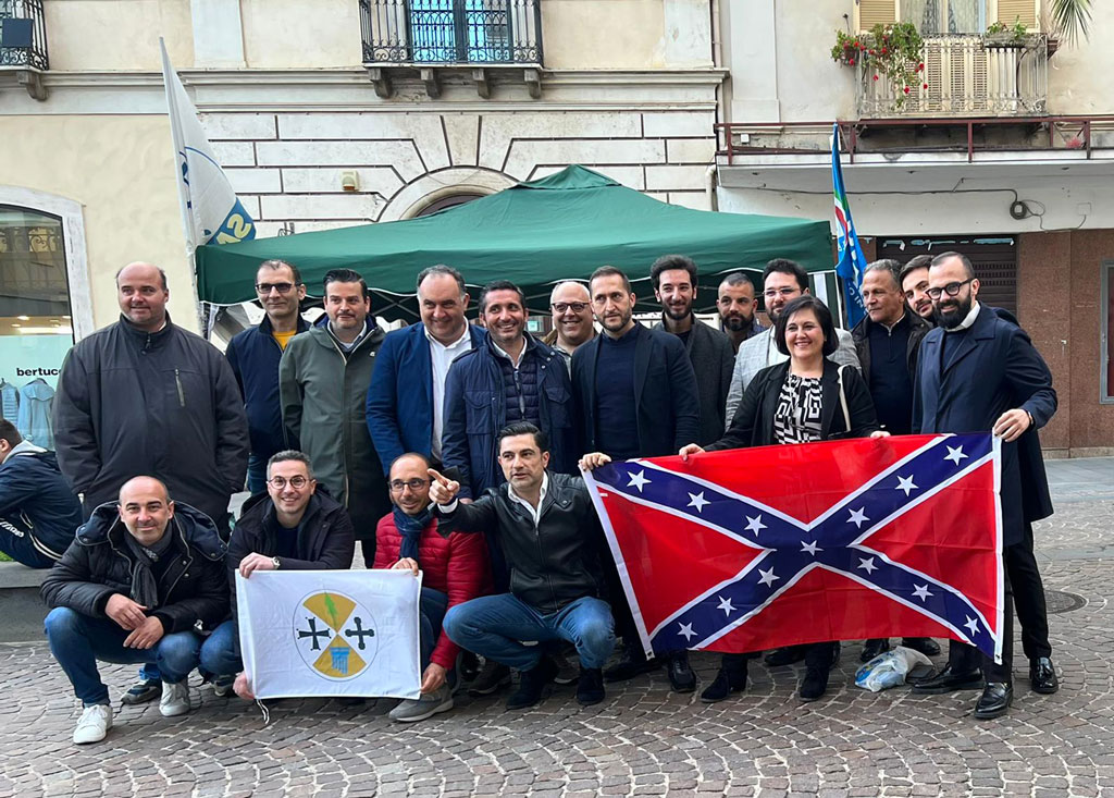 Lamezia, la segreteria cittadina della Lega in piazza per tesseramento 2022