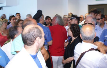 lentidoro_allontanato_dai_carabinieri1