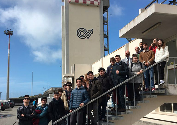 Lamezia, studenti del liceo scientifico "Galilei" in visita alla torre di controllo dell'aeroporto