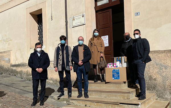 Leo club Lamezia-Valle del Savuto consegna farmaci alla Caritas Diocesana
