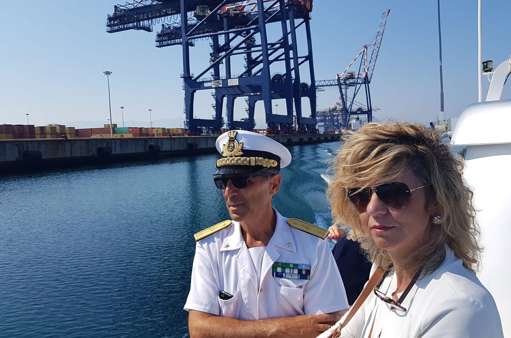 Ministro Lezzi a Gioia Tauro: "Qui enormi potenzialità inespresse"