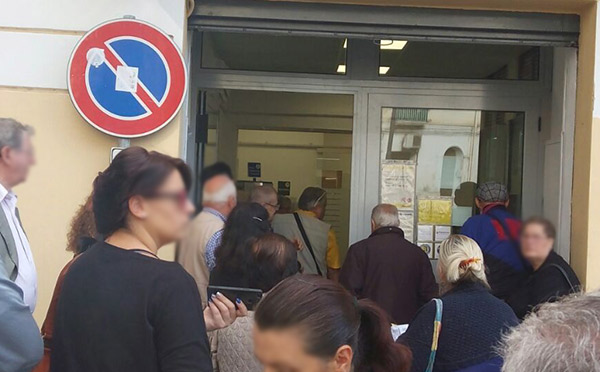 Lamezia, comitato Liberi cittadini: "Disagi all'ufficio postale di piazza Stocco"