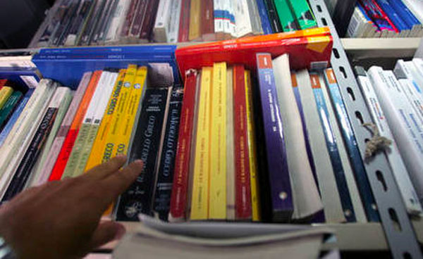 Coronavirus, anche in Calabria riaprono librerie, cartolerie e negozi bimbi ma qualcuno ha deciso di tenere serrande abbassate